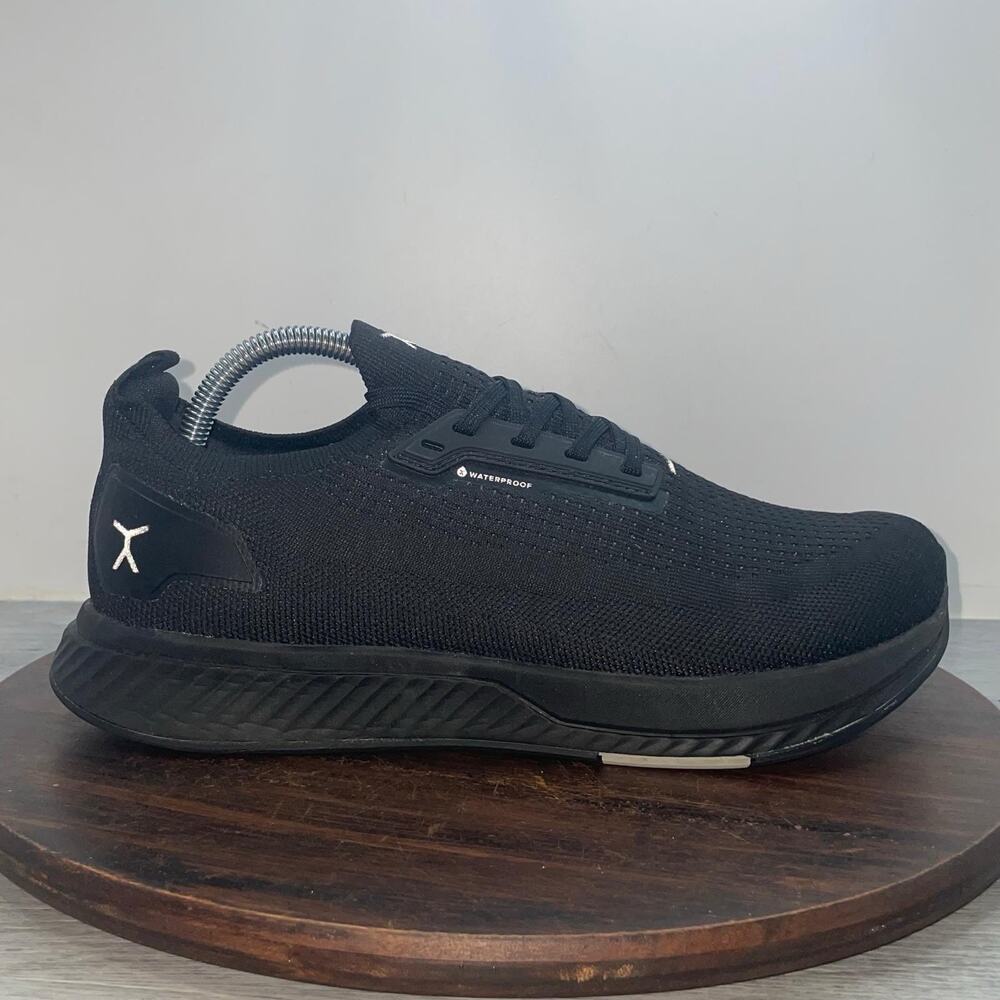 Flux Men's Adapt Runner Waterproof Stealth Black Athletic Barefoot Shoe Size 9.5